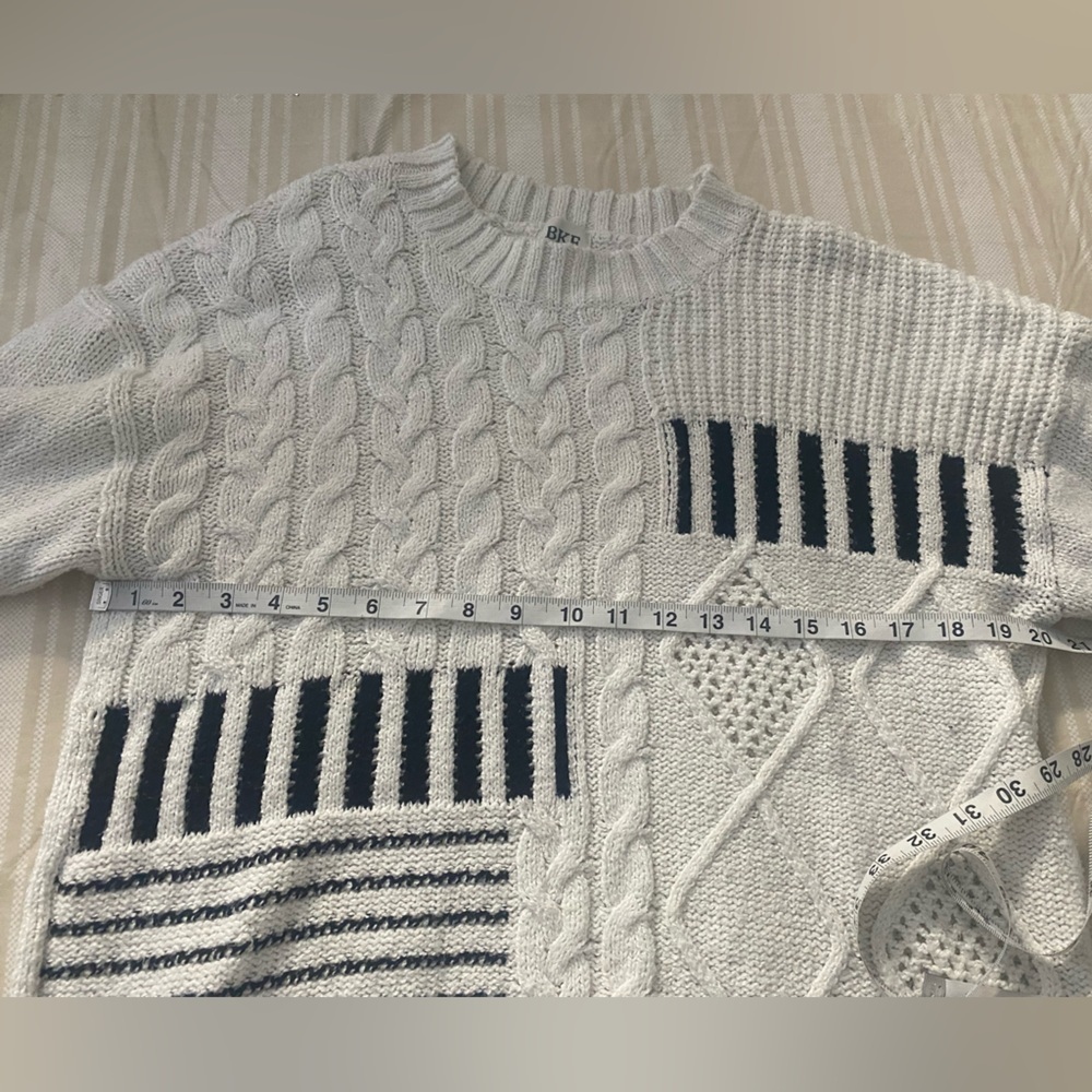 Women's Cozy White and Black cable knit sweater in size S - Picture 9 of 10